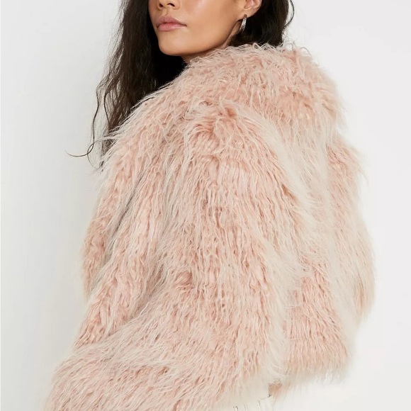 Women's Pink Fuzzy Faux Fur Jacket - New without tags - Picture 2 of 4